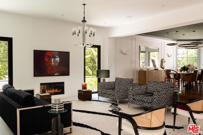 Building Photo - 5192 Parkway Calabasas