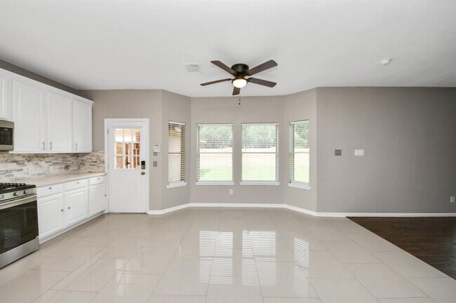 Building Photo - 1302 Raintree Cir