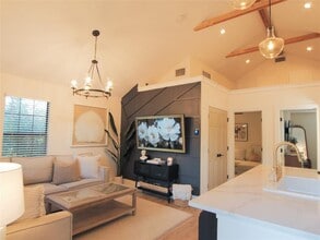 Building Photo - 1308 San Bernard St