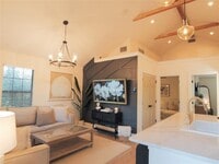 Building Photo - 1308 San Bernard St