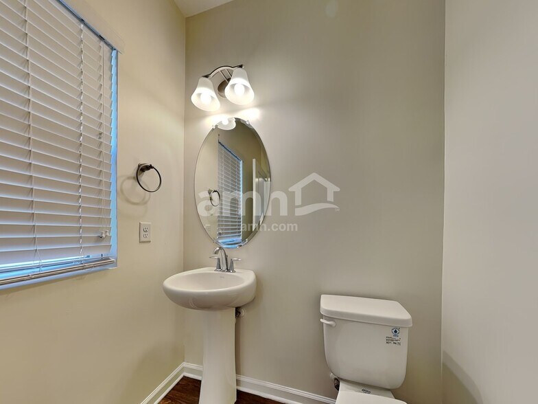 Building Photo - 202 Dogwood Cir