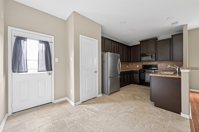 Building Photo - 17110 Amarose Dr