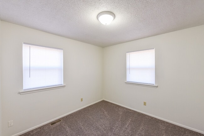 Building Photo - 700 S Roland Rd