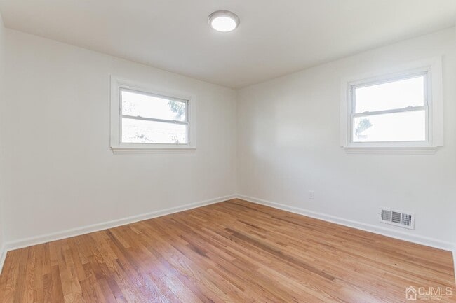 Building Photo - 21 Heathcote Ave