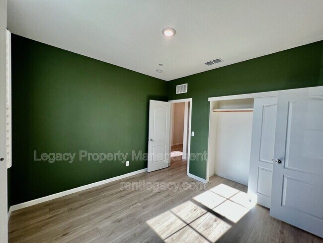 Building Photo - 436 Rose St