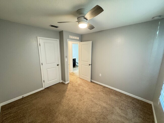 Building Photo - Your Dream Home Awaits in the Heart of Dav...