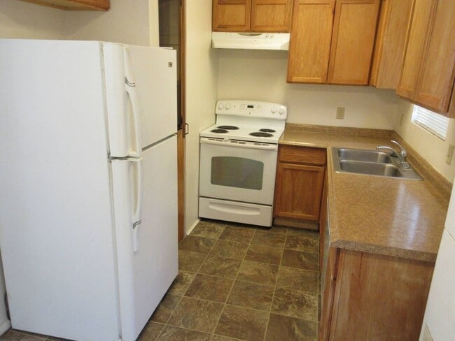 Building Photo - Move-In Discount - 2 bedroom, 1.5 bathroom, 2 Story Apartment