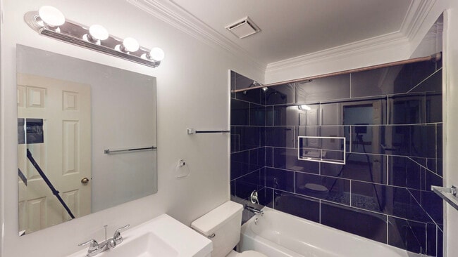 Building Photo - 742 Lord Dunmore Dr