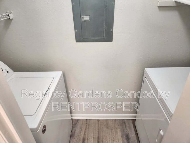 Building Photo - 5533 Chrishire Way