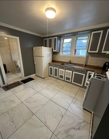 Building Photo - 296 Tolland St