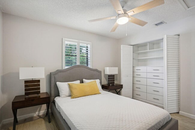 Building Photo - 3101 Pierson Dr