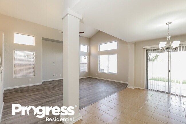 Building Photo - 5414 W Huntington Dr