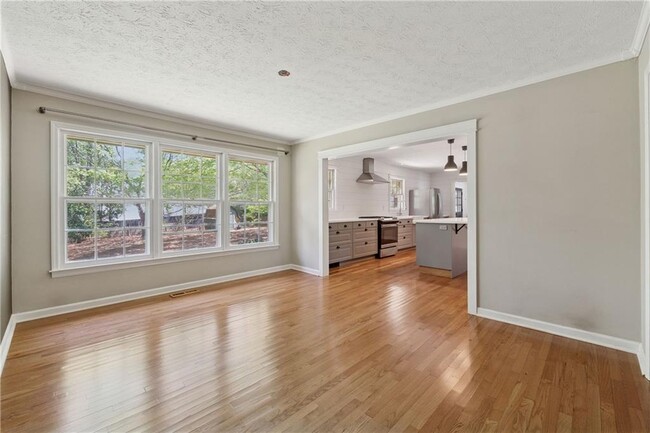 Building Photo - 345 Meadow Dr