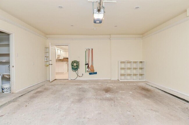 Building Photo - 12625 Memorial Dr