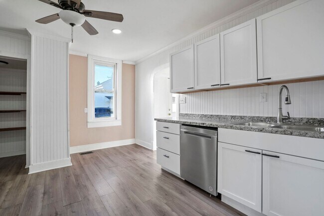 Building Photo - AVAILABLE IN DECEMBER