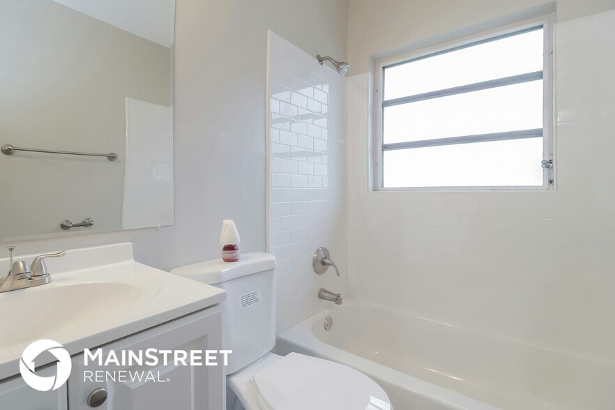 Building Photo - 4304 Kildaire Ave