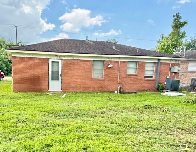 Building Photo - 6710 Fairwood Rd