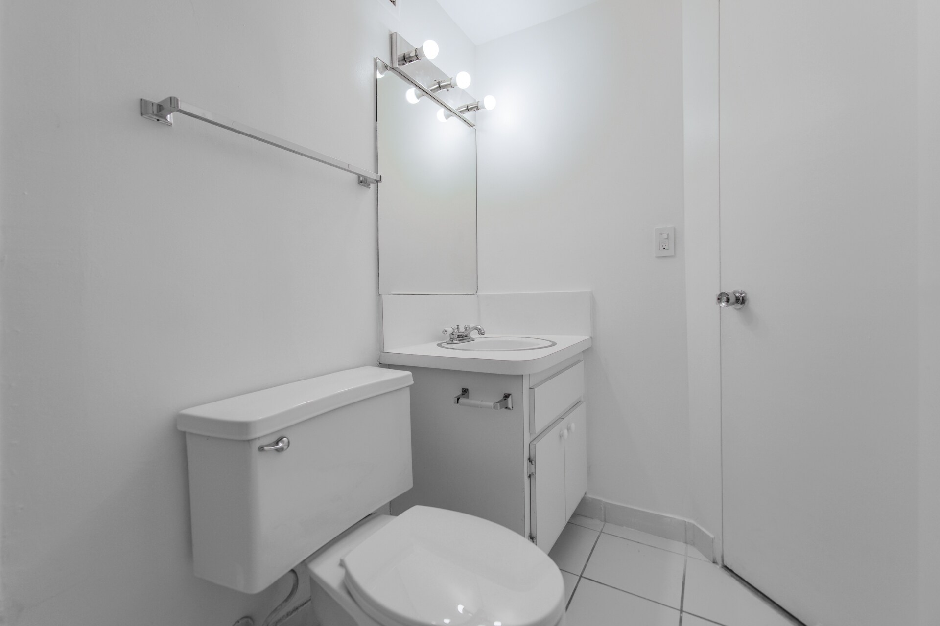 Building Photo - 801 Brickell Bay Dr
