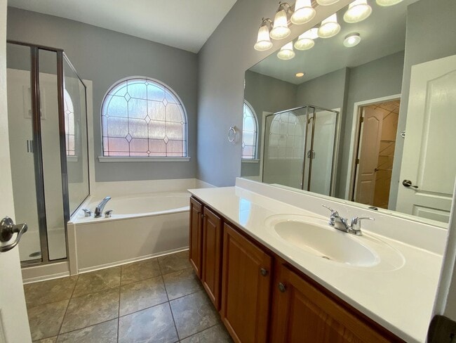 Building Photo - Medical Center/USAA/ UTSA 3 BD/2.5 BA Ready for Move In!