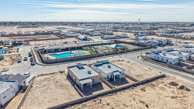 Building Photo - Beautiful East side House 4 bed-2.5 baths, part of The  Club that includes Swimming Pool, Gym, Te...