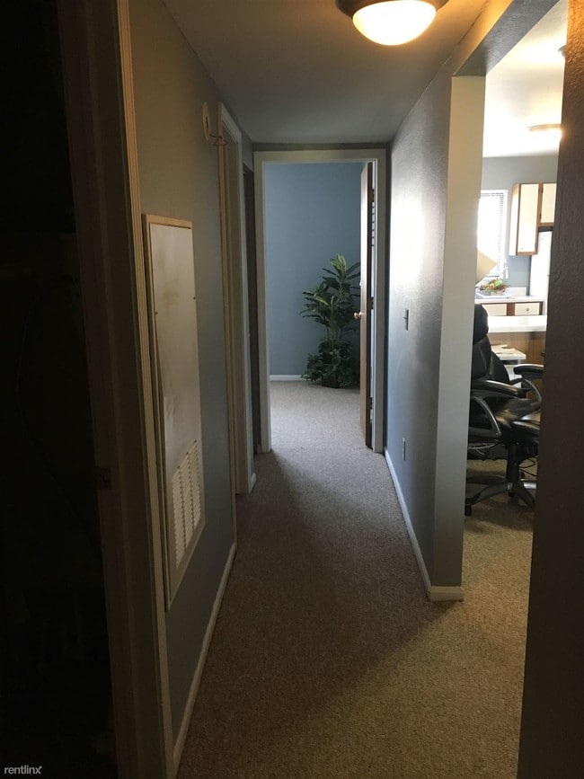 Building Photo - 2600 Woodmeadow Dr SE