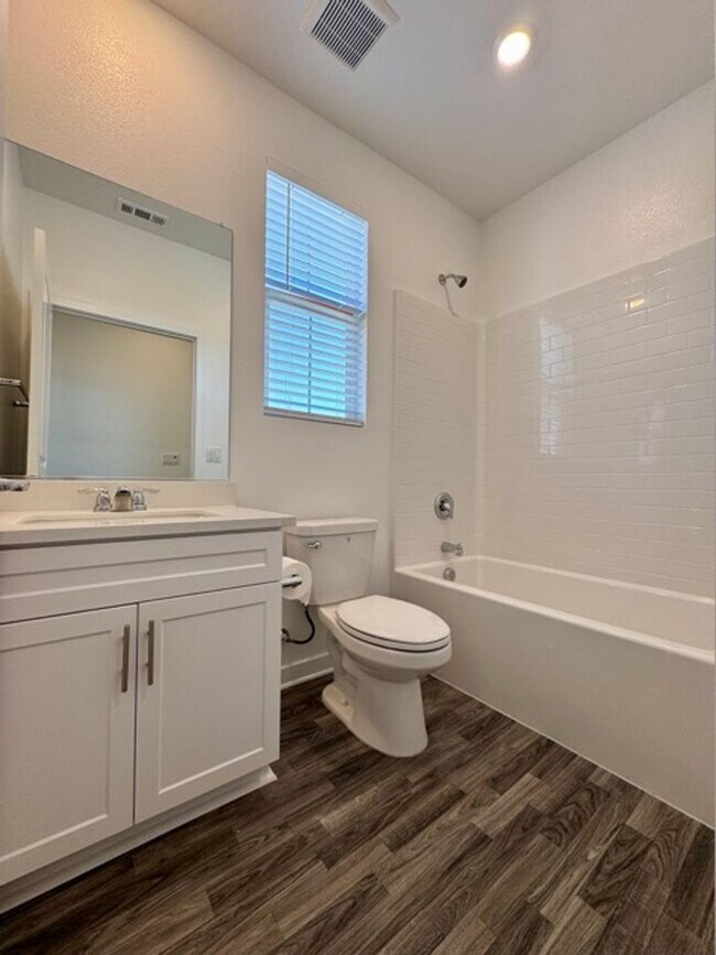 Building Photo - Brand new 4 bedroom Winchester home with a...