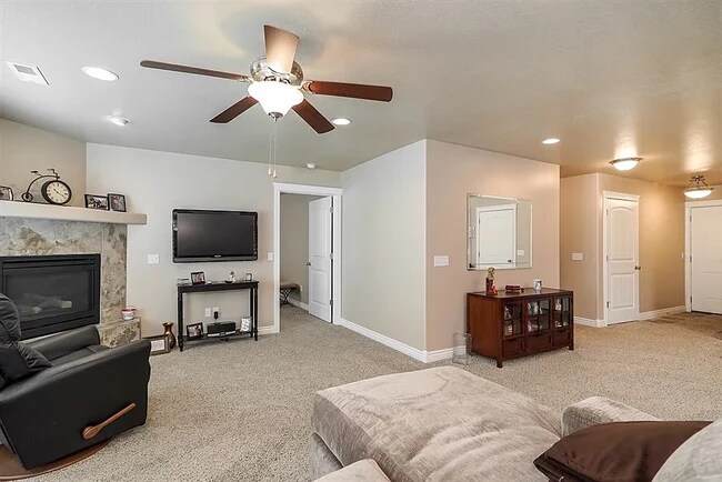 Building Photo - 790 E 200 S