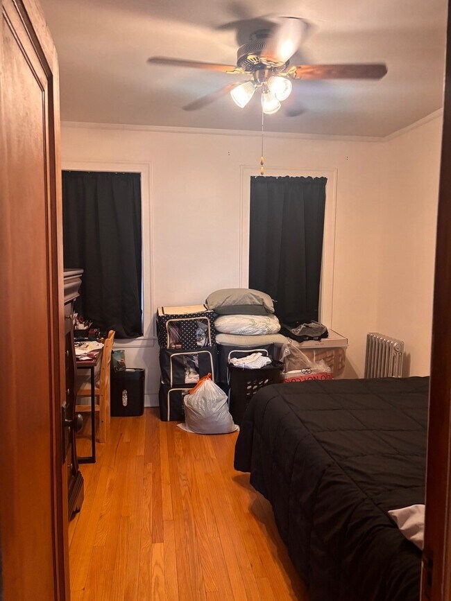 Building Photo - 6832 W Medill Ave