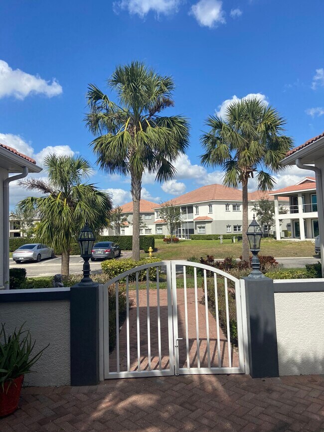 Building Photo - 12101 Santaluz Dr