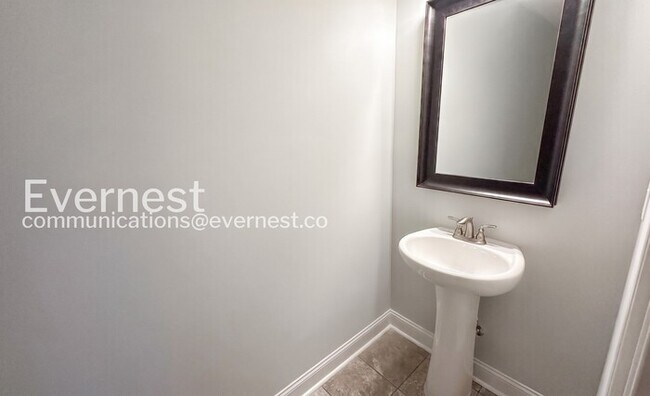 Building Photo - 4-Bed/2.5-Bath/Pet Friendly/Available Now!