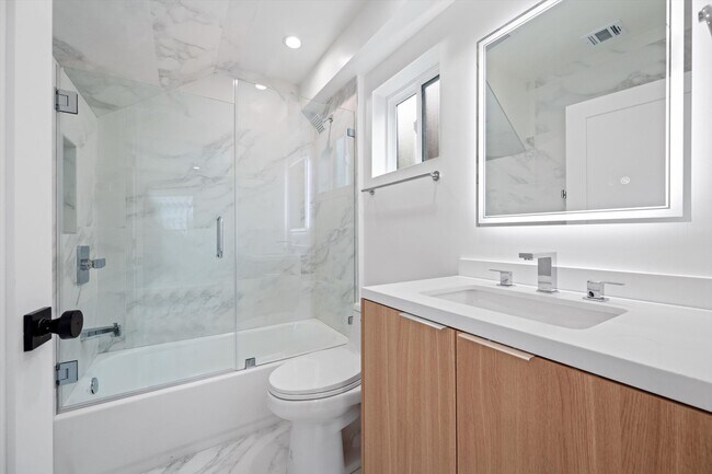 Building Photo - 1840 Stoner Ave