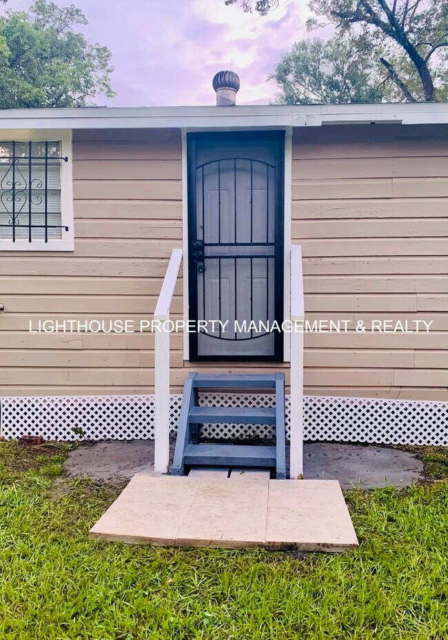 Building Photo - Beautiful Allendale Home With Large Fenced Yard