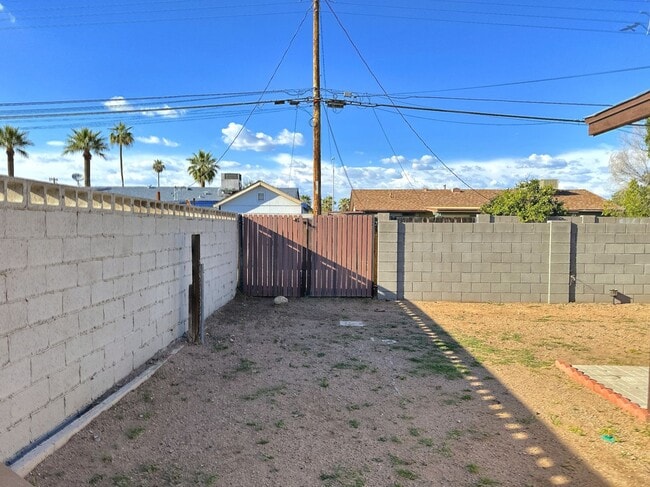 Building Photo - OPEN 8-2-25  12-1PM; Remodeled 4Br-2Ba hou...