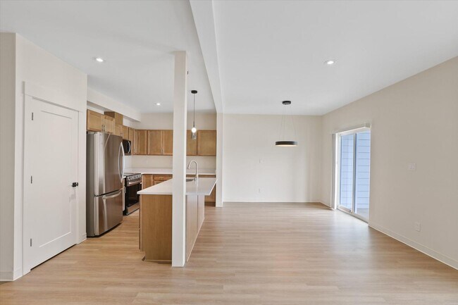 Building Photo - 4107 E 28th Ave
