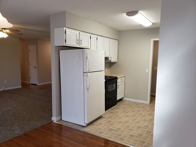Building Photo - Great South East Location....E. Sunshine & Oak Grove Area