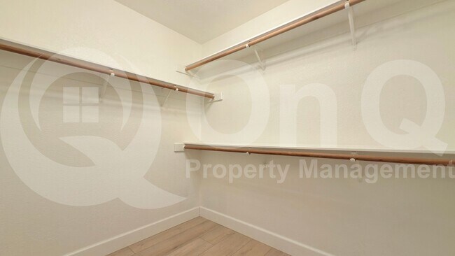 Building Photo - 214 N Silverado St