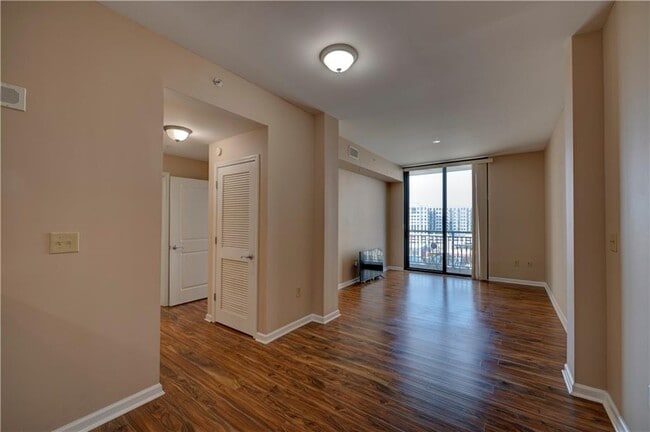 Building Photo - 3040 Peachtree Rd