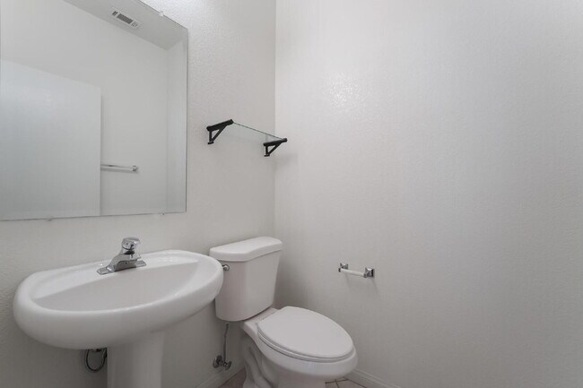 Building Photo - 3 bedroom, 2.5 bathroom, Summerlin Home, Low Maintenance Yard