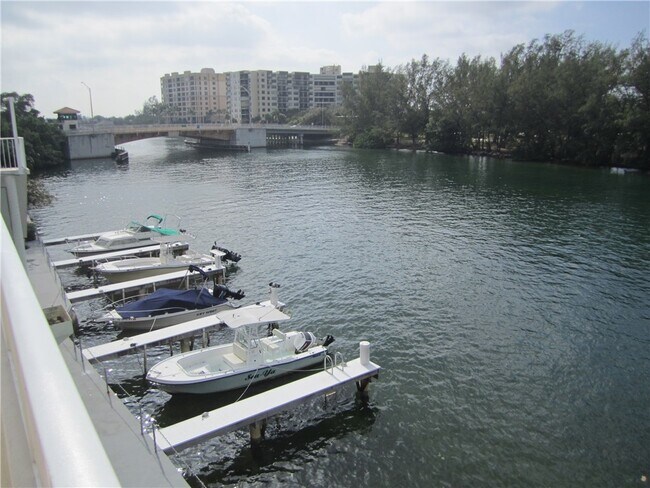 Building Photo - 16699 Collins Ave