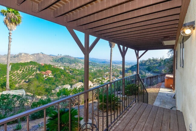 Building Photo - Remodeled Home in Cimarron with Amazing Vi...