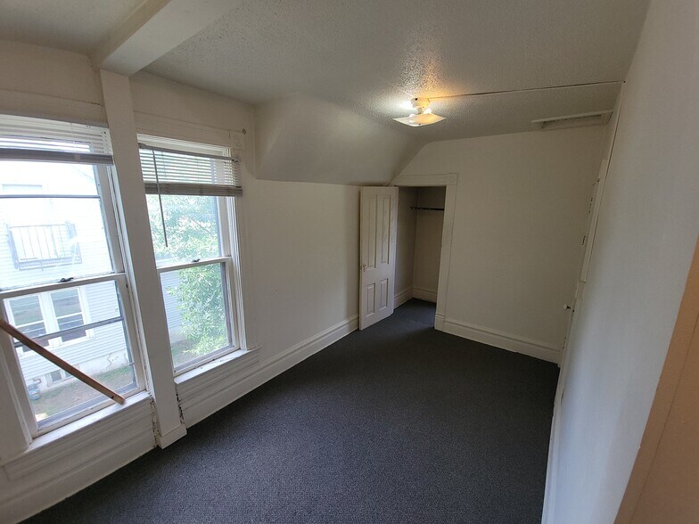 Building Photo - 514 Niagara St