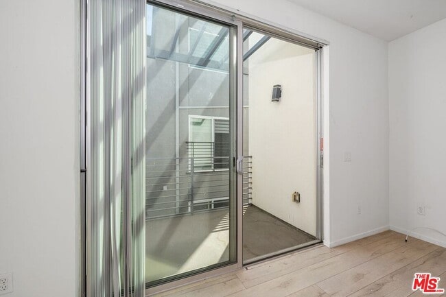 Building Photo - 1183 Crenshaw Blvd