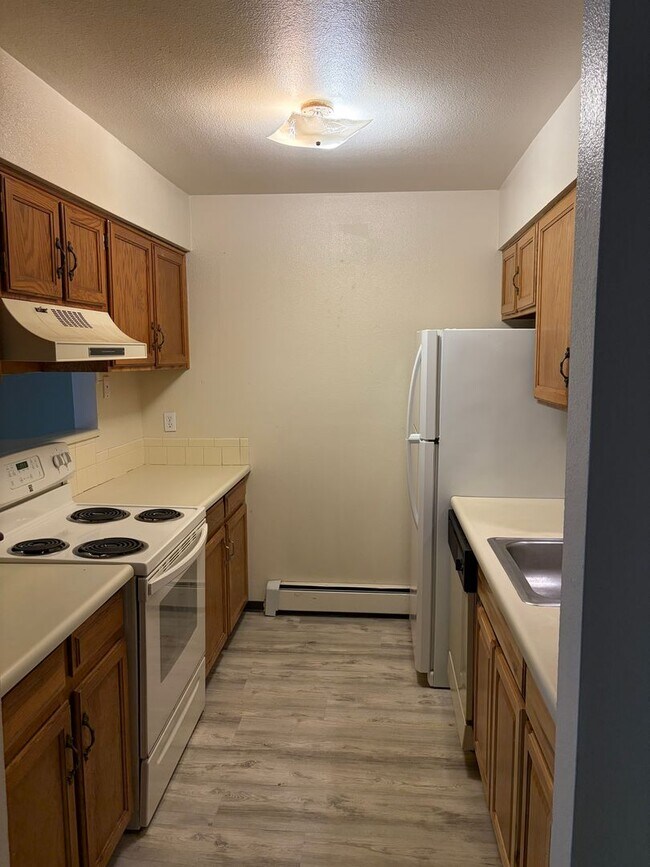 Building Photo - Two Bedroom Condo At Aspen Grove In North Boulder - Outdoor Pool & Year Round Hot Tub!