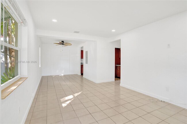 Building Photo - 5985 SW 41st St