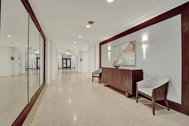 Building Photo - 2000 S Ocean Blvd