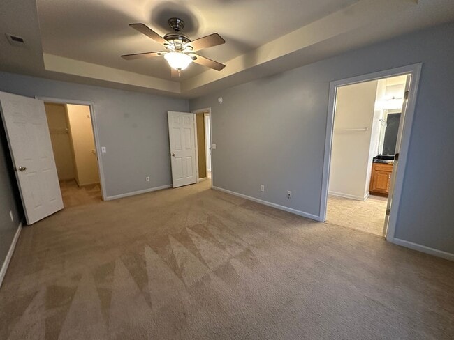 Building Photo - Spacious 4BR/3.5BA Two-Story Home in Queenswood Subdivision