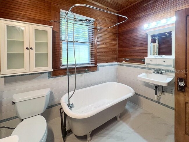 Building Photo - 115 NW 7th Terrace