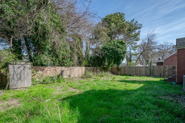 Building Photo - 3504 Trant Ave