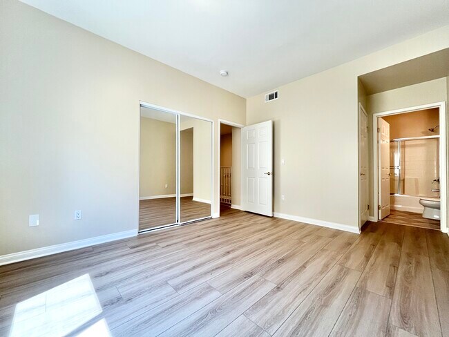 Building Photo - 22651 Del Valle St