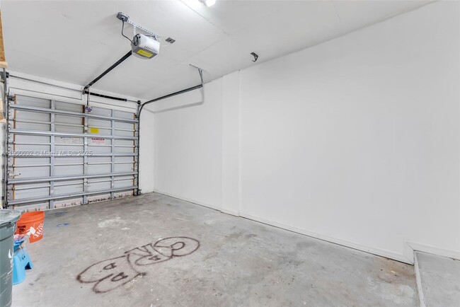 Building Photo - 2464 Centergate Dr